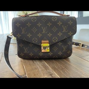 Louis Vuitton Pochette Métis handbag